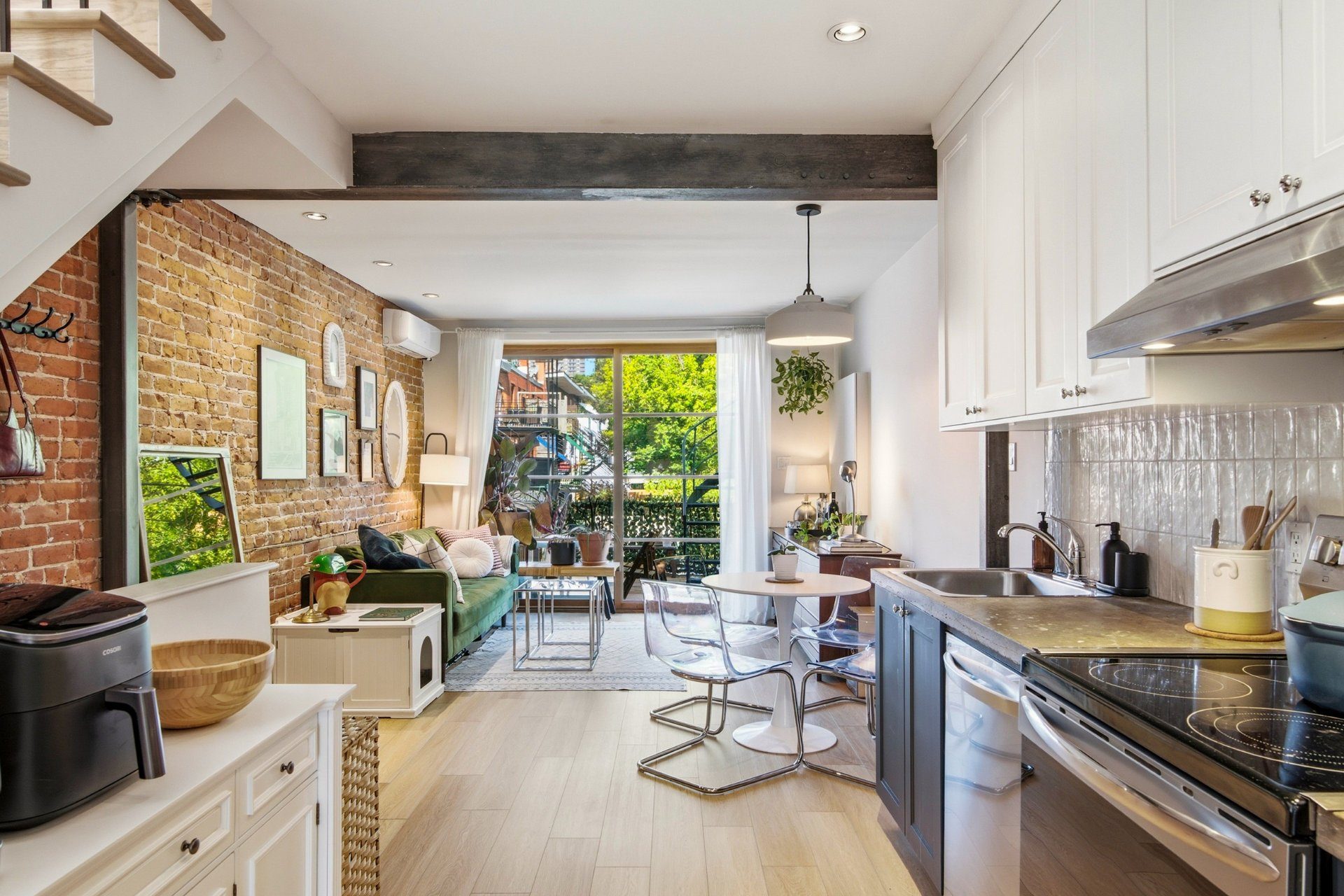 3275 Rue St-Jacques — photo 1