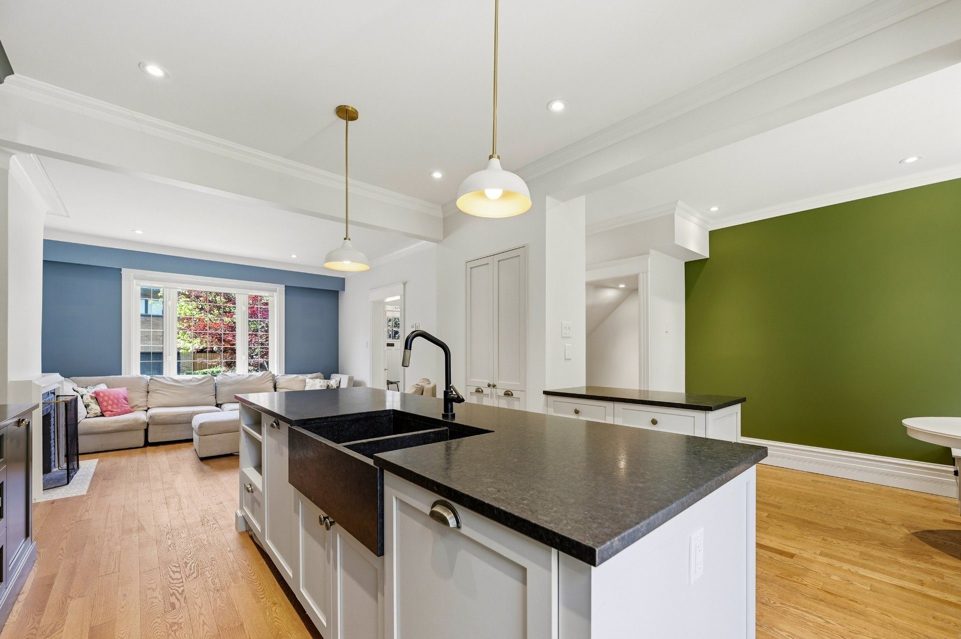 181 Av. Bedbrook — photo 2