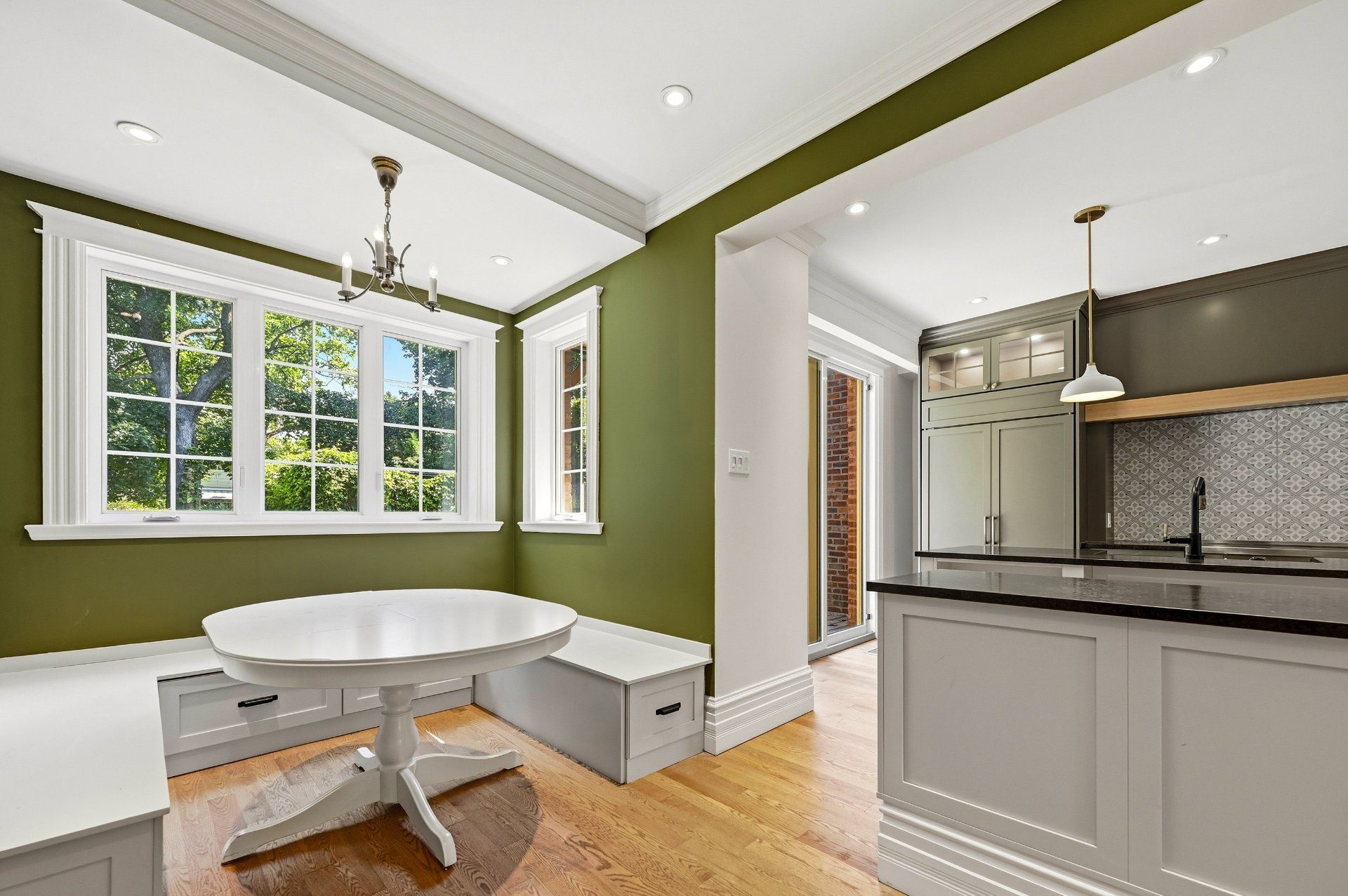 181 Av. Bedbrook — photo 3
