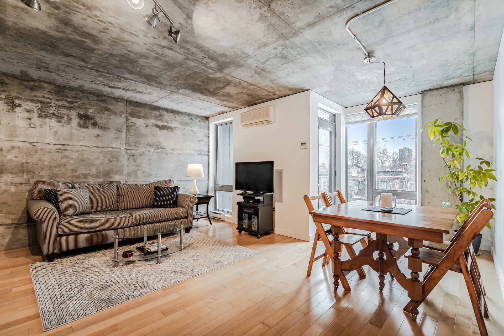 B318 - 4100 Av. Benny — photo 2