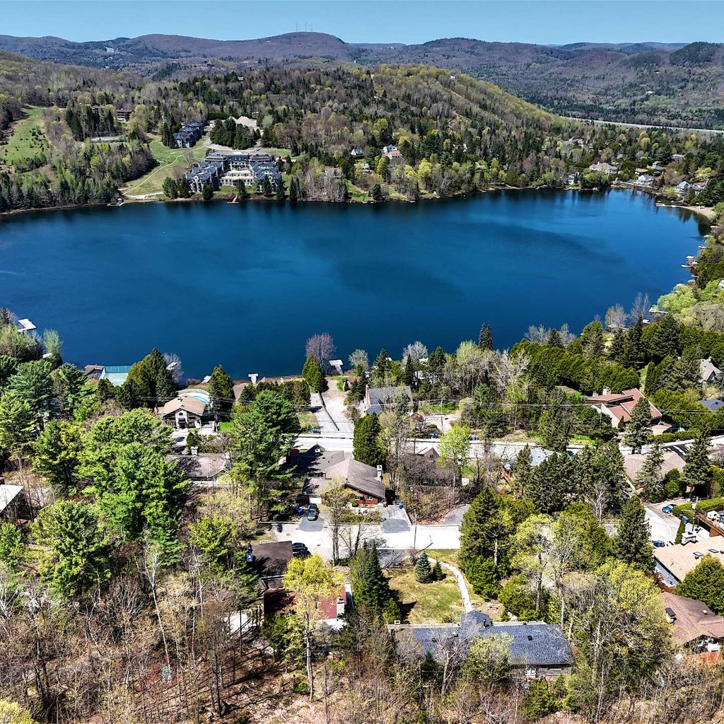 Acheter maison Sainte-Adèle – Vue d’une propriété typique dans les Laurentides